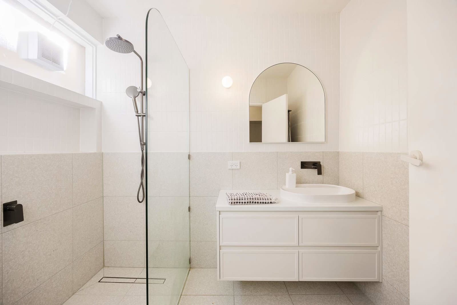 Furnished 2 Bedroom Apartment in Malvern