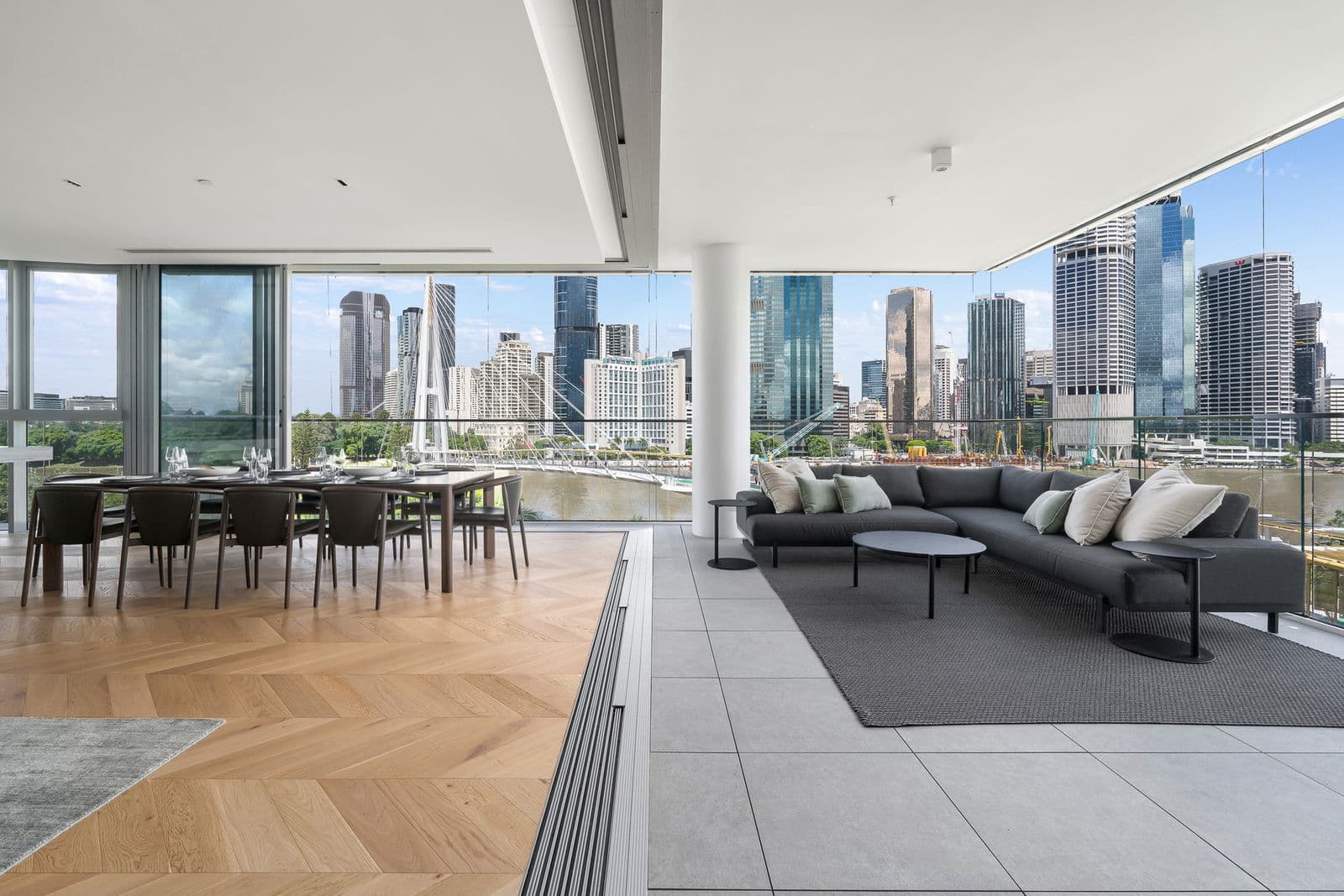 Furnished 4 Bedroom Apartment in Kangaroo Point