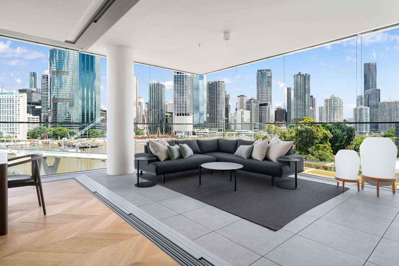 Furnished 4 Bedroom Apartment in Kangaroo Point