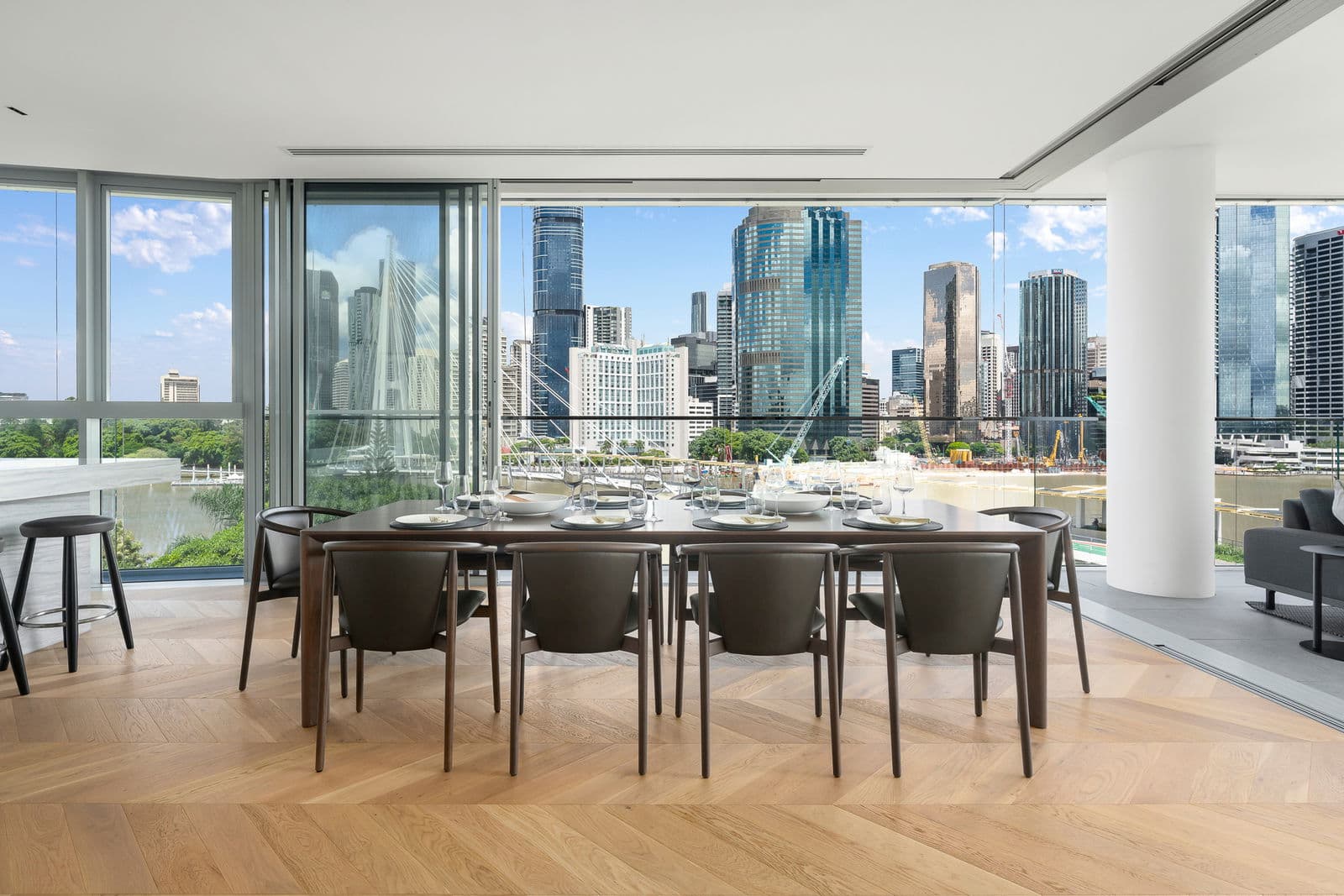 Furnished 4 Bedroom Apartment in Kangaroo Point