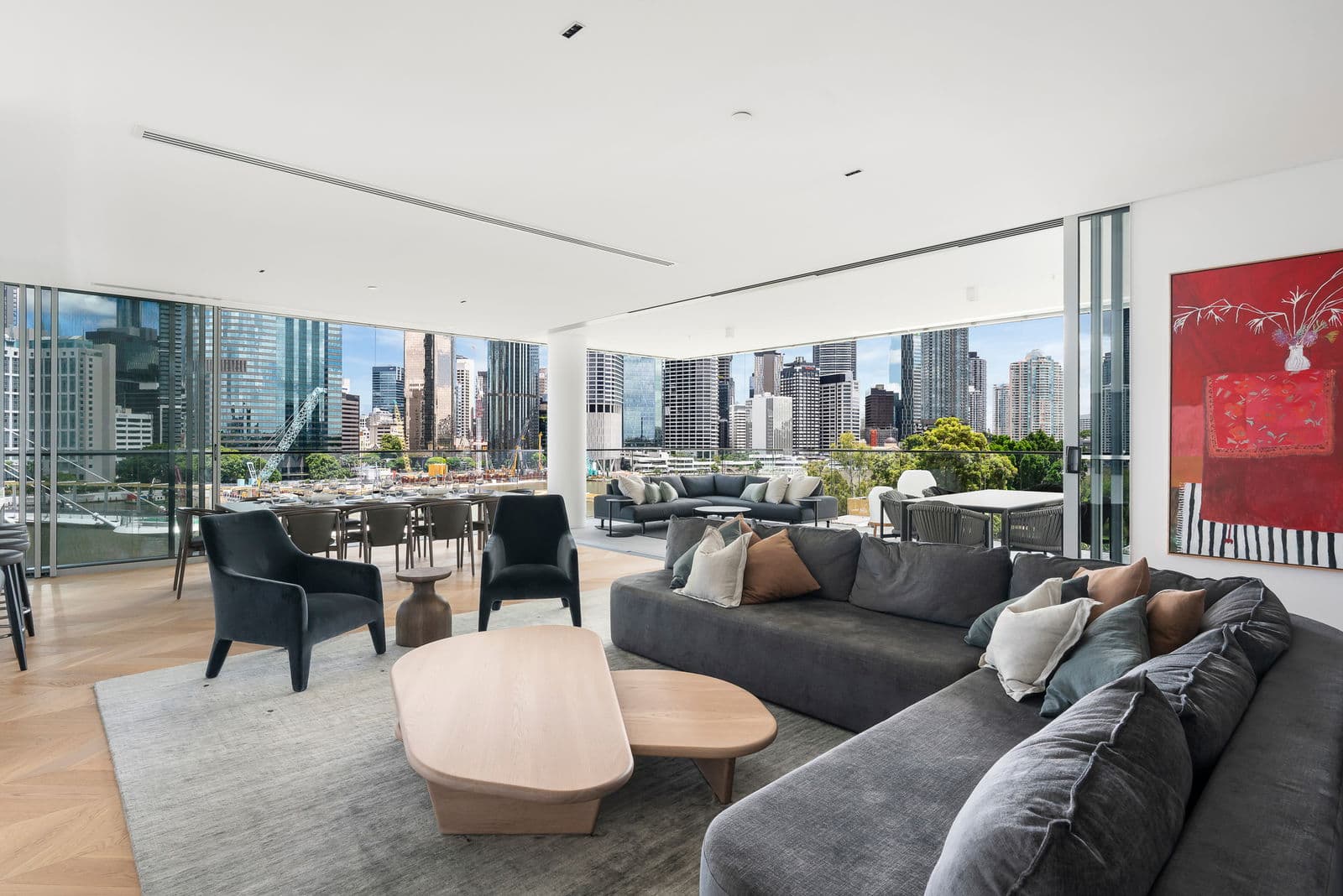 Furnished 4 Bedroom Apartment in Kangaroo Point