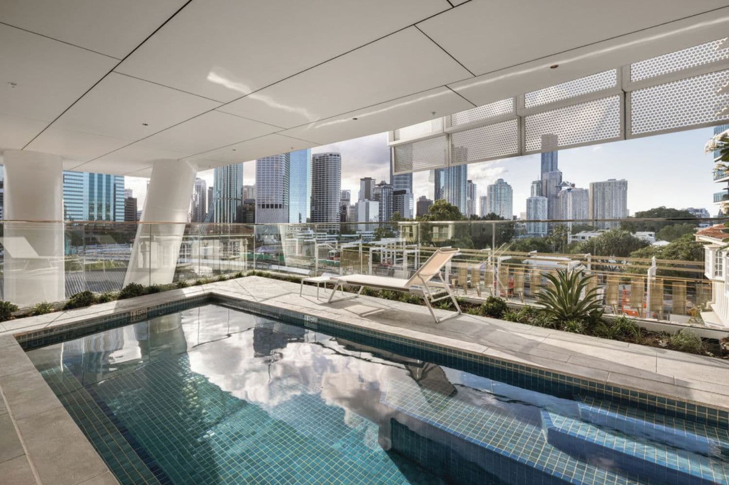 Furnished 4 Bedroom Apartment in Kangaroo Point