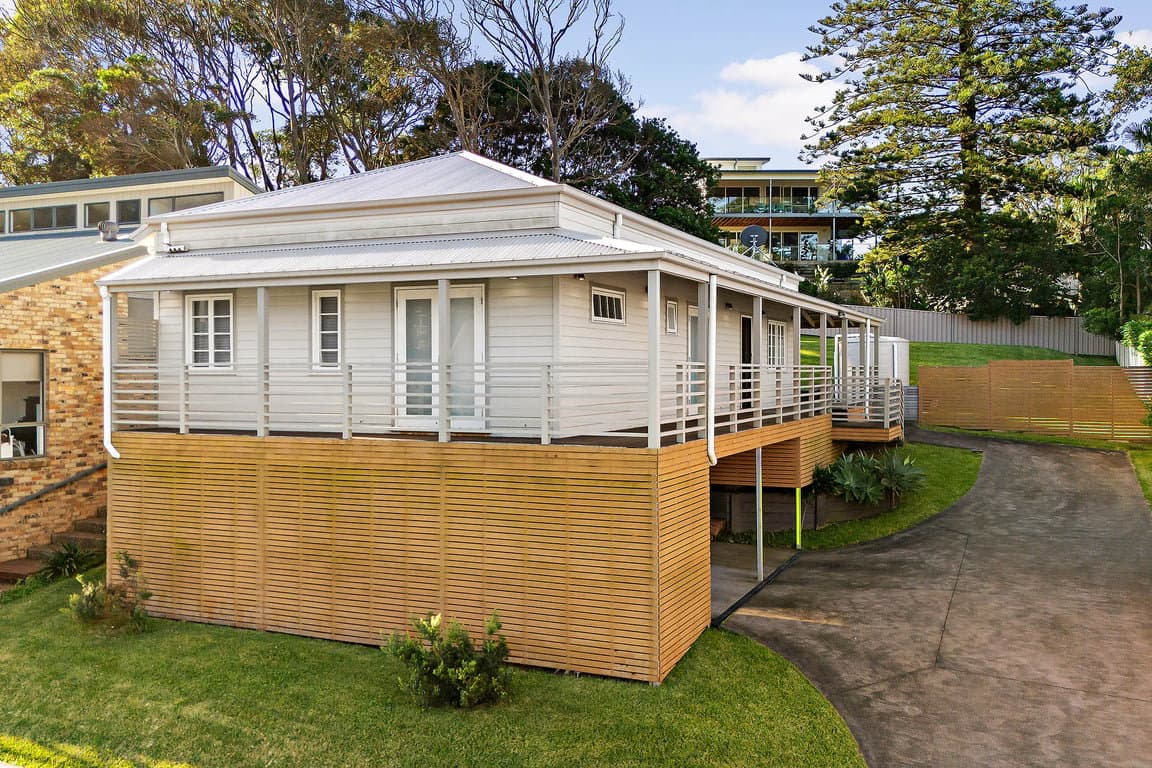 Furnished 3 Bedroom House in Caves Beach