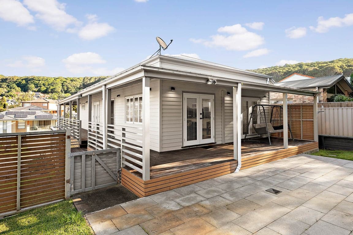 Furnished 3 Bedroom House in Caves Beach