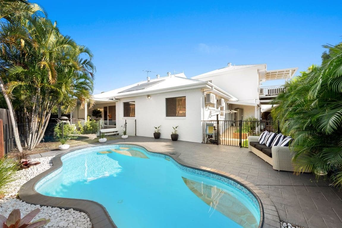 Furnished 4 Bedroom House in Murarrie