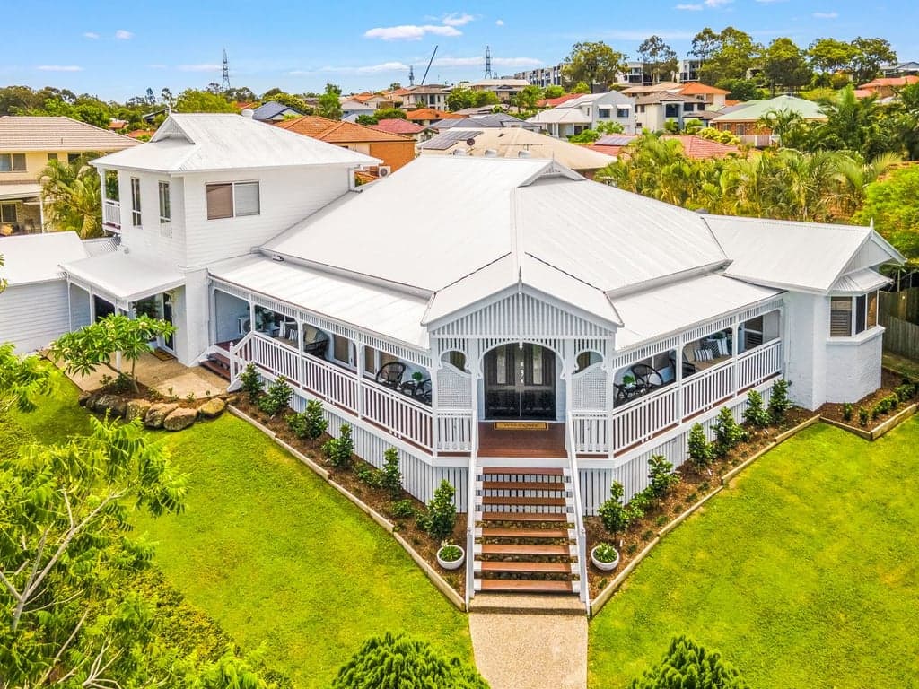 Furnished 4 Bedroom House in Murarrie
