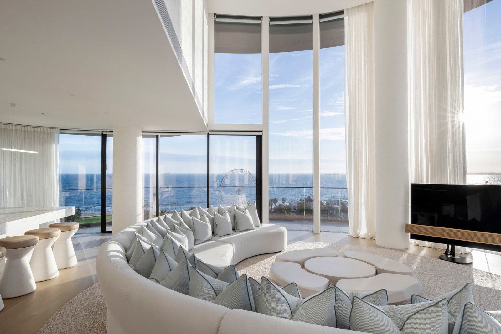 Furnished 6 Bedroom Penthouse in St Kilda