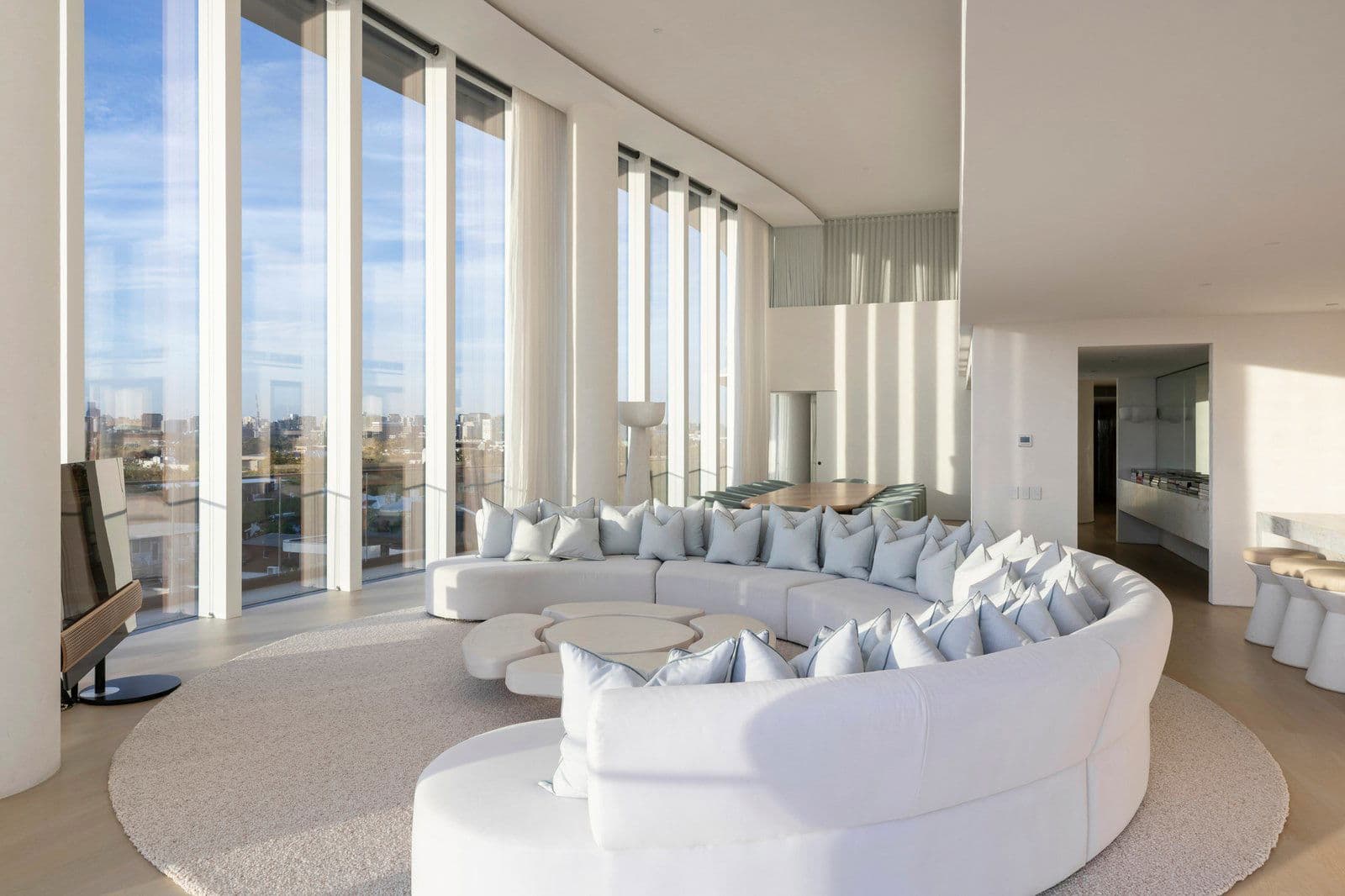 Furnished 6 Bedroom Penthouse in St Kilda