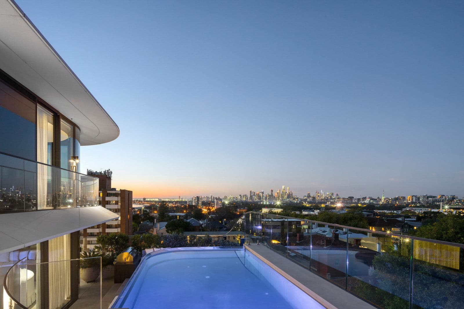 Furnished 6 Bedroom Penthouse in St Kilda
