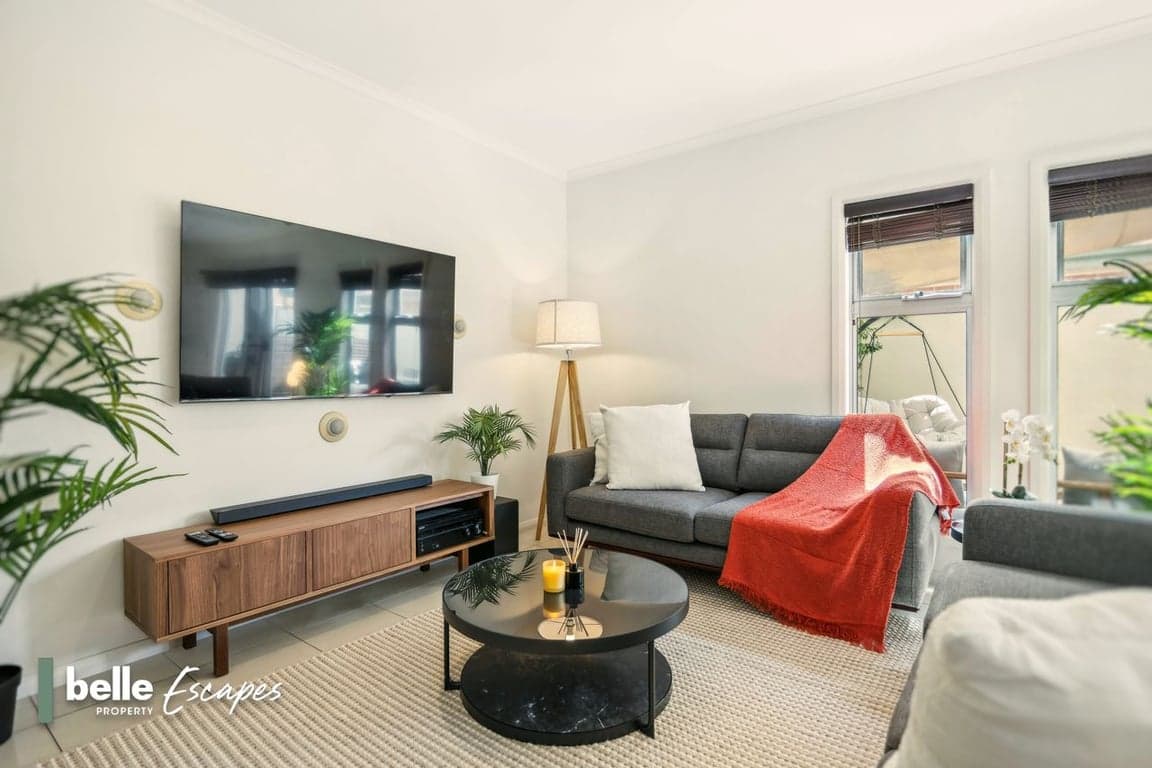 Furnished 3 Bedroom House in Underdale
