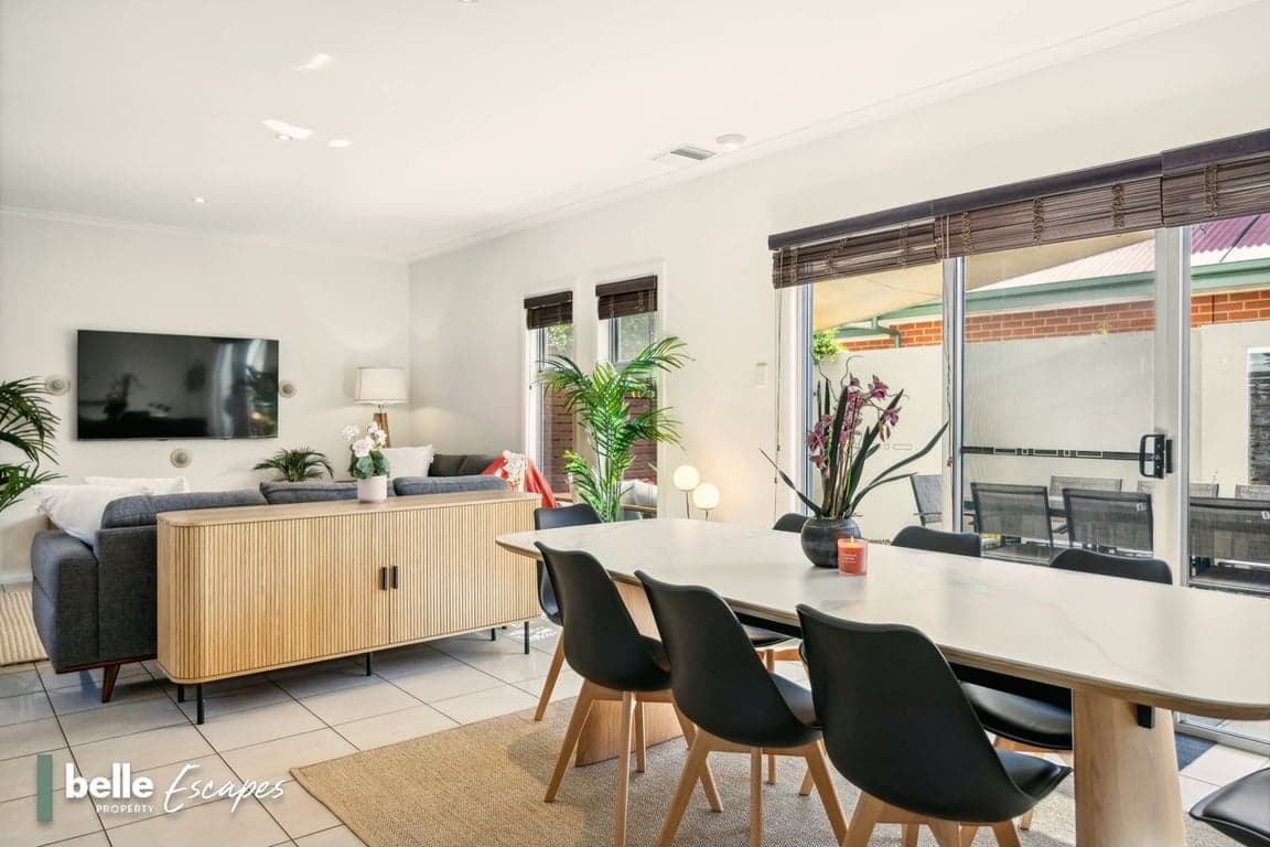 Furnished 3 Bedroom House in Underdale