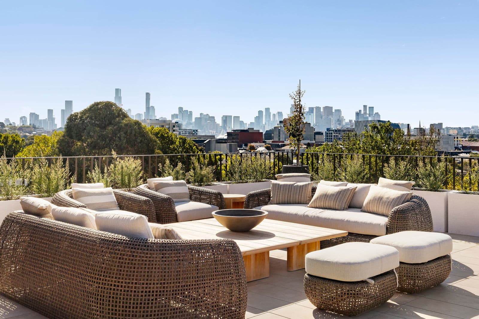 Furnished 3 Bedroom Apartment in South Yarra