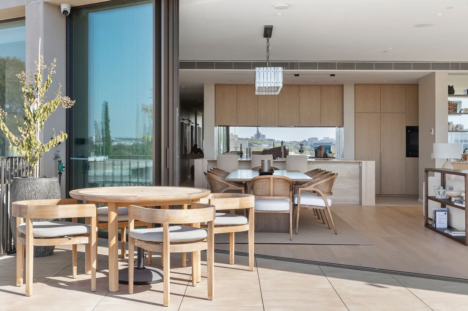 Furnished 3 Bedroom Apartment in South Yarra