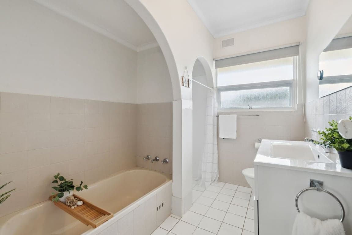 Furnished 2 Bedroom House in Henley Beach