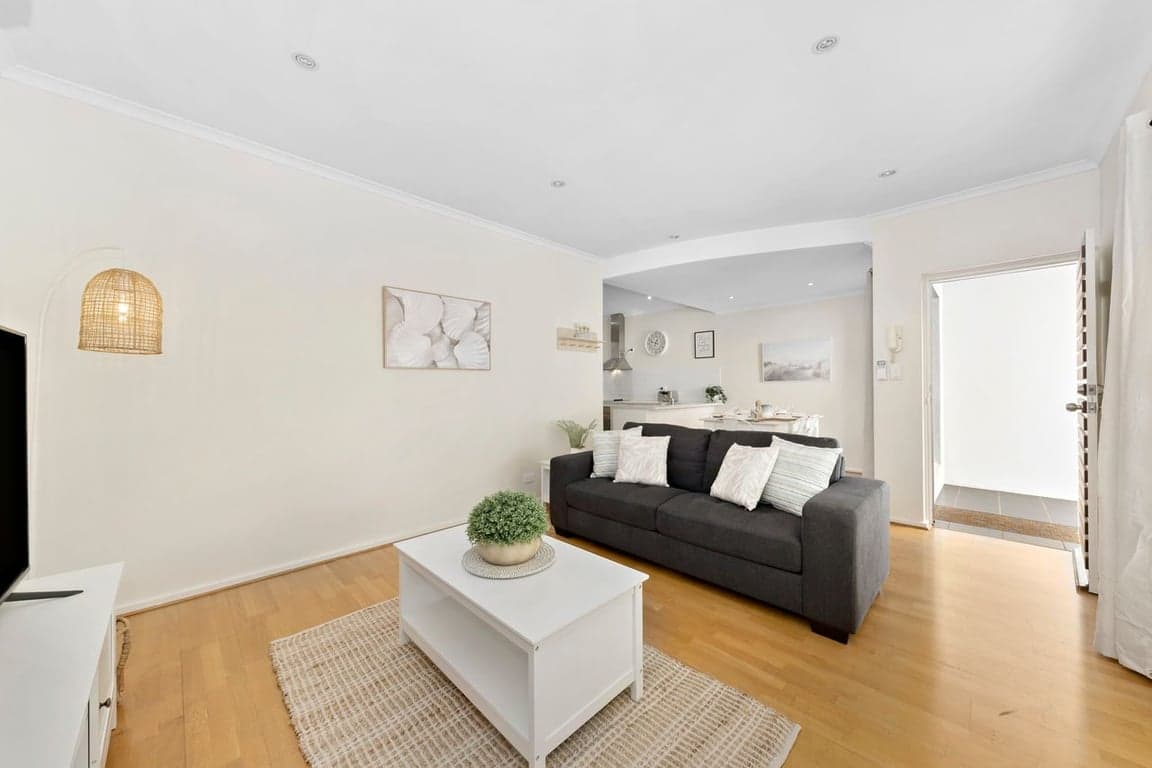Furnished 1 Bedroom House in West Beach