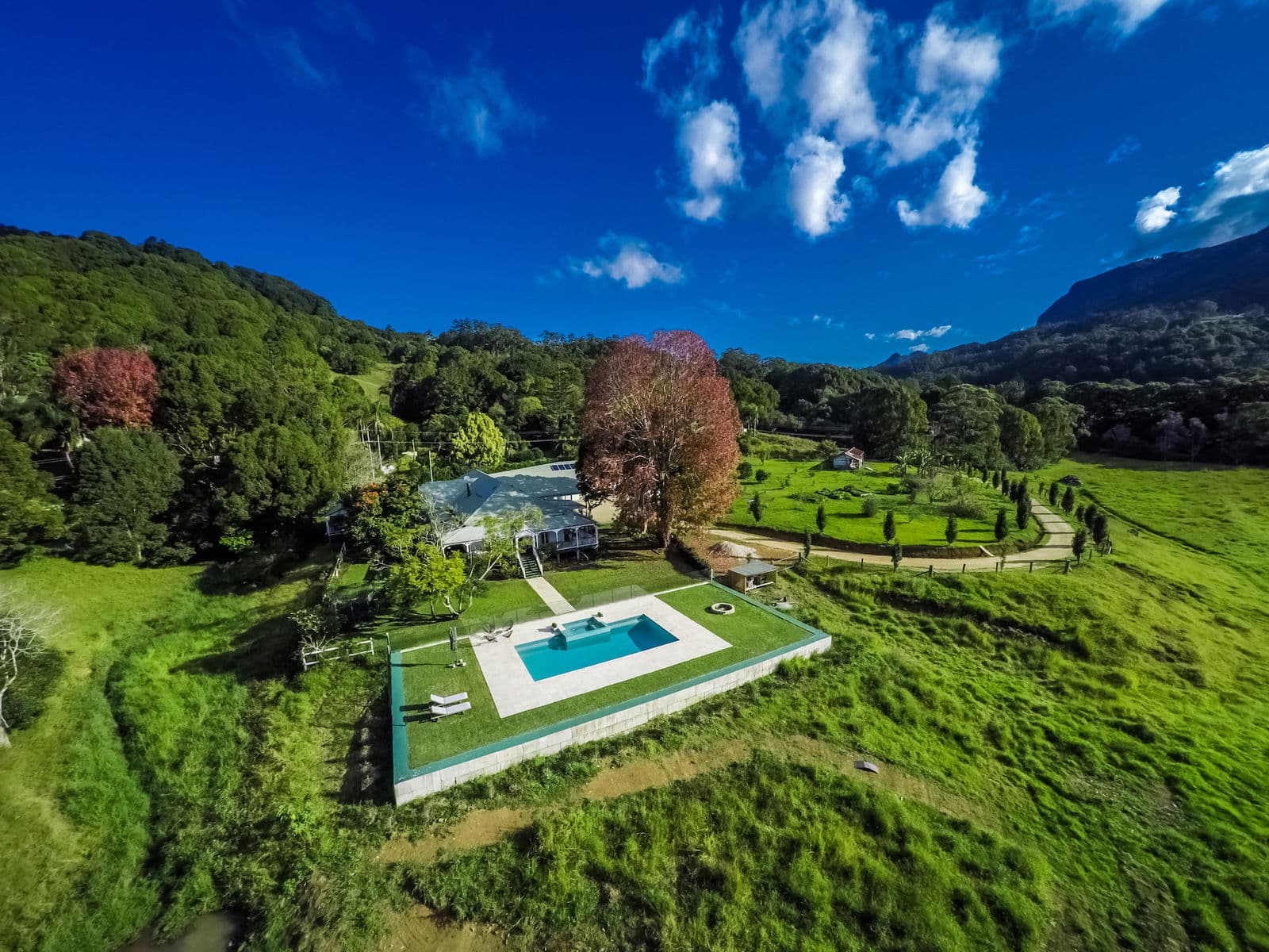 Furnished 8 Bedroom Farm stay in Currumbin Valley