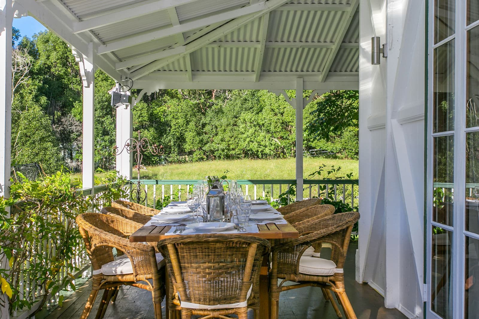 Furnished 8 Bedroom Farm stay in Currumbin Valley