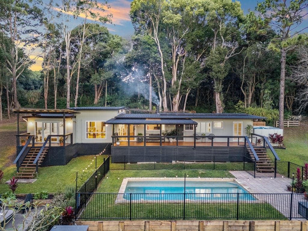Furnished 4 Bedroom House in Binna Burra