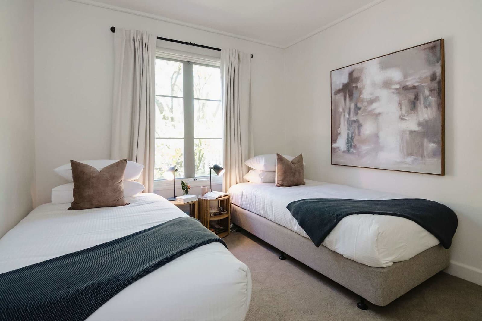 Furnished 3 Bedroom Apartment in East Melbourne