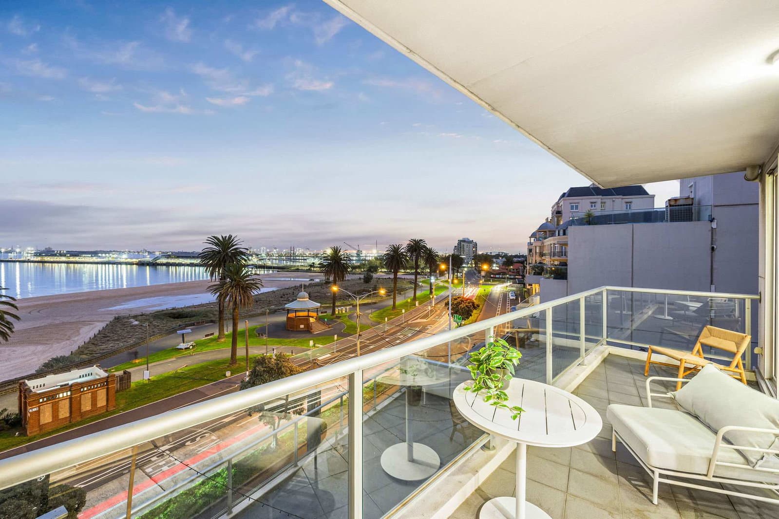 Furnished 3 Bedroom Apartment in Port Melbourne