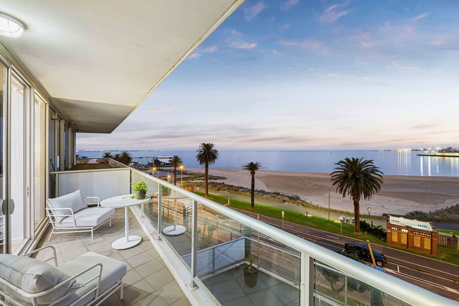 Furnished 3 Bedroom Apartment in Port Melbourne