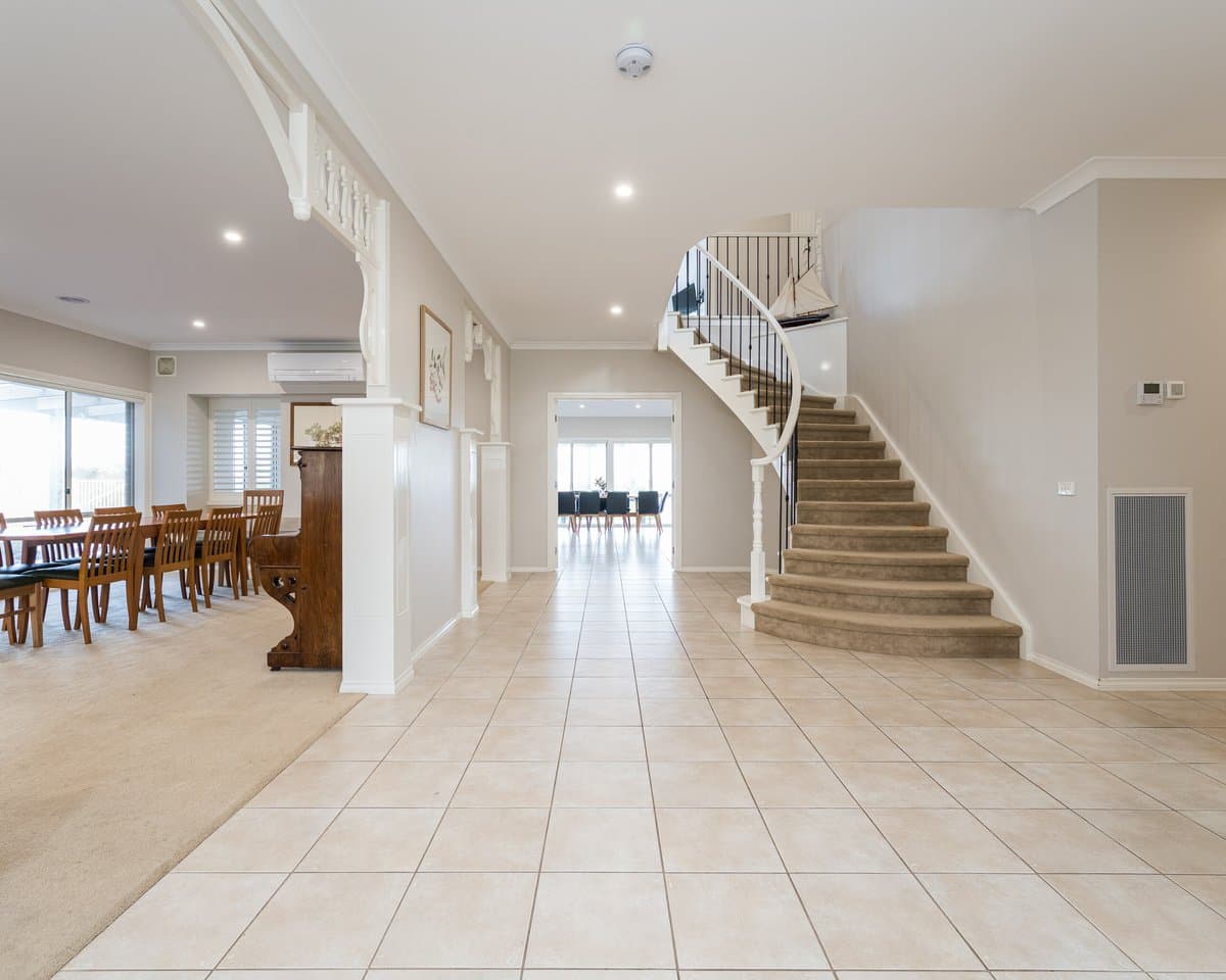 Furnished 5 Bedroom House in Inverloch