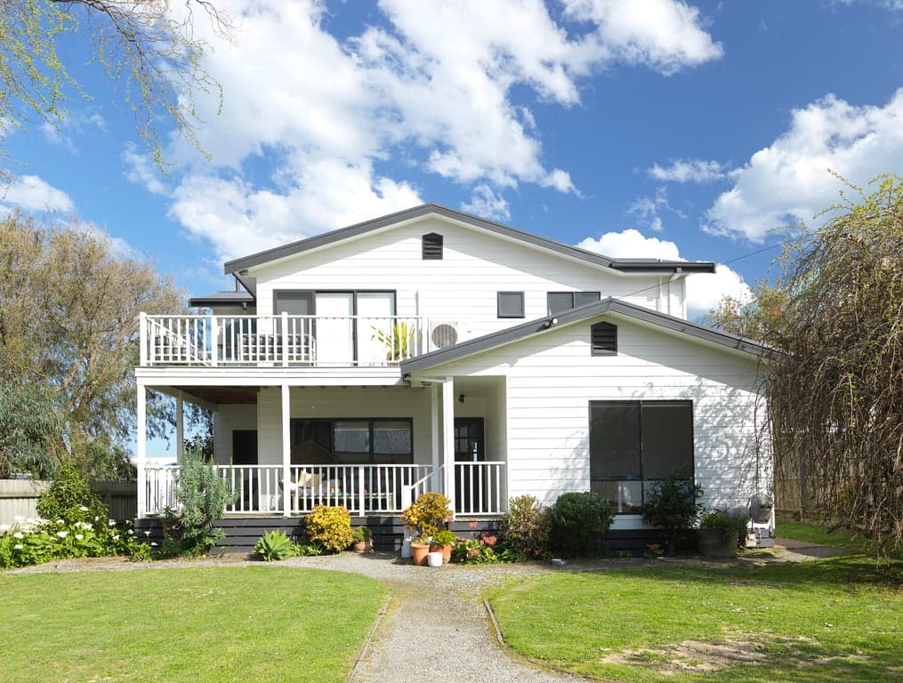 Furnished 5 Bedroom House in Inverloch