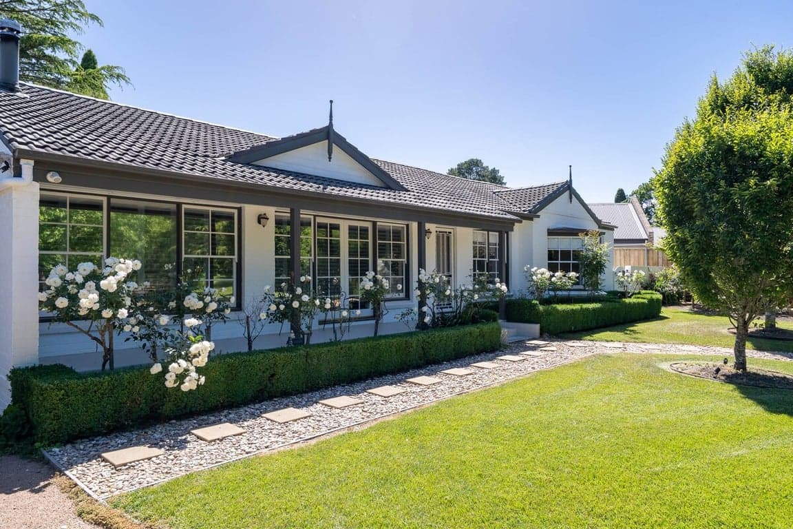 Furnished 5 Bedroom House in Burradoo