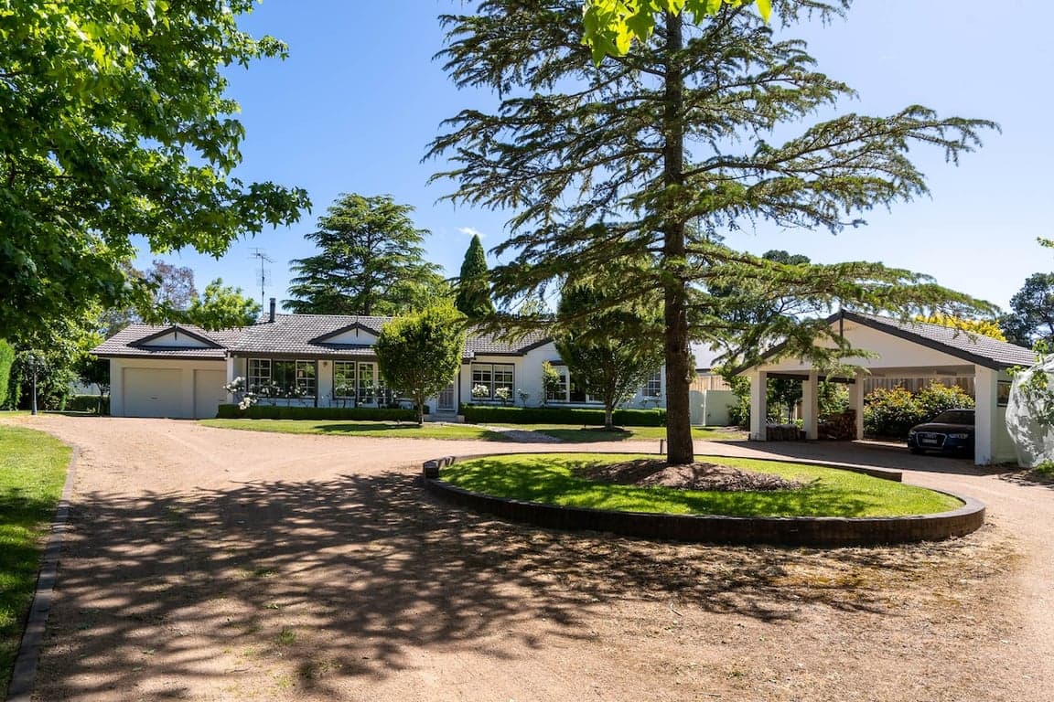 Furnished 5 Bedroom House in Burradoo