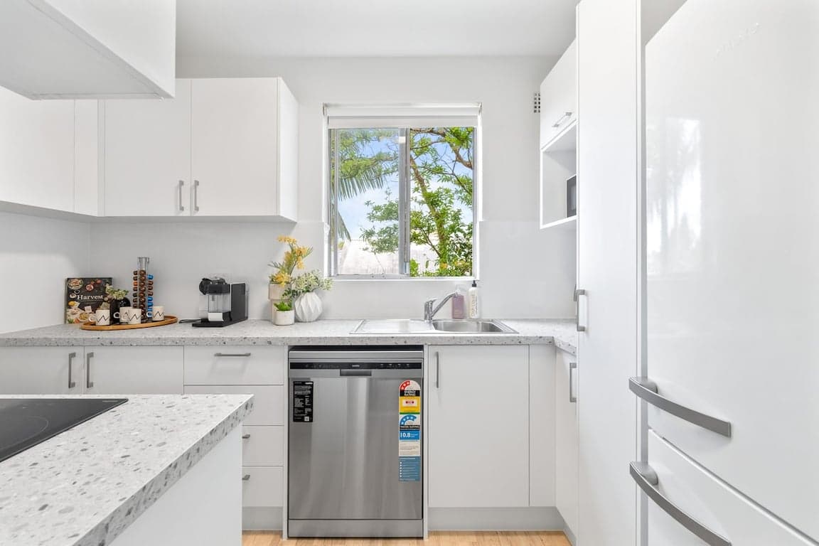 Furnished 2 Bedroom House in Crows Nest