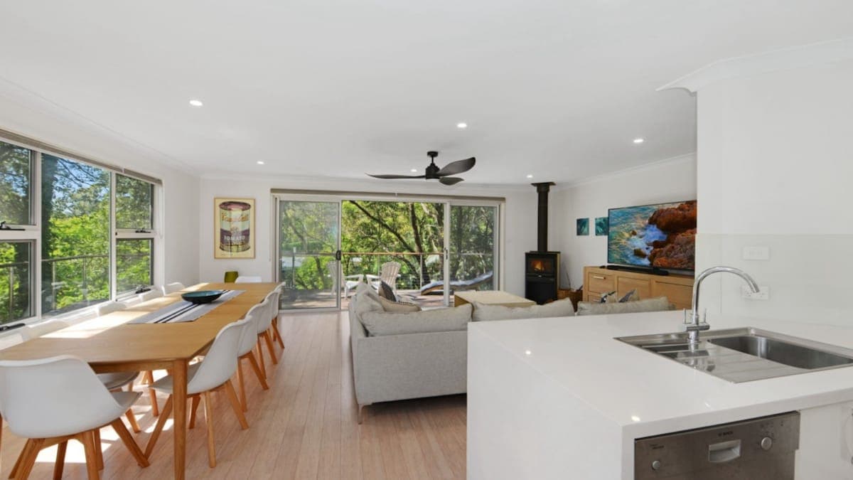 Furnished 5 Bedroom House in MacMasters Beach