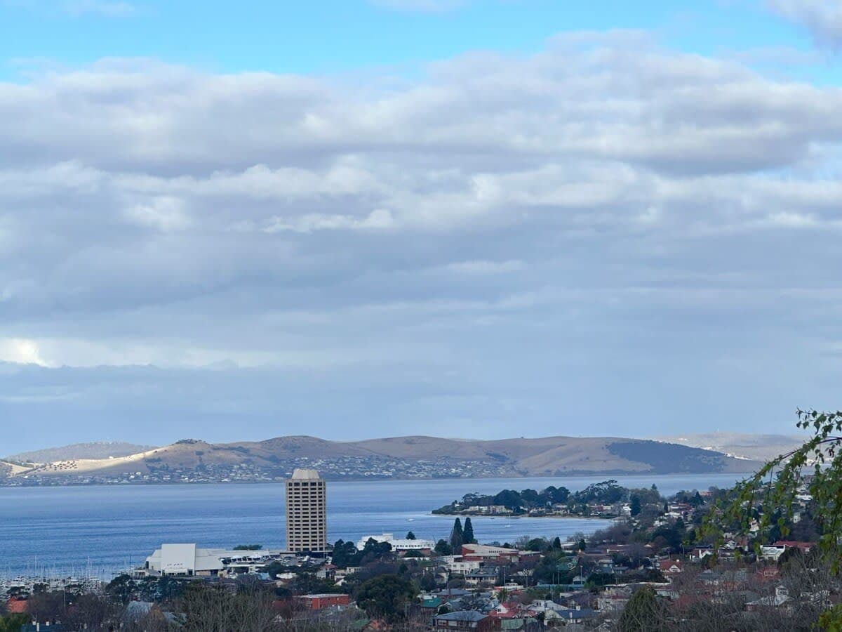 Furnished 2 Bedroom Apartment in South Hobart