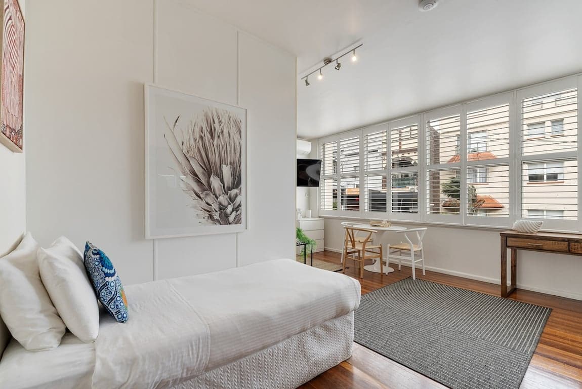 Furnished 2 Bedroom House in Neutral Bay