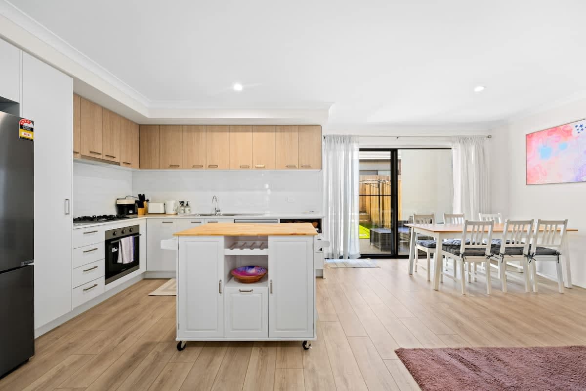 Furnished 2 Bedroom House in Wyndham Vale