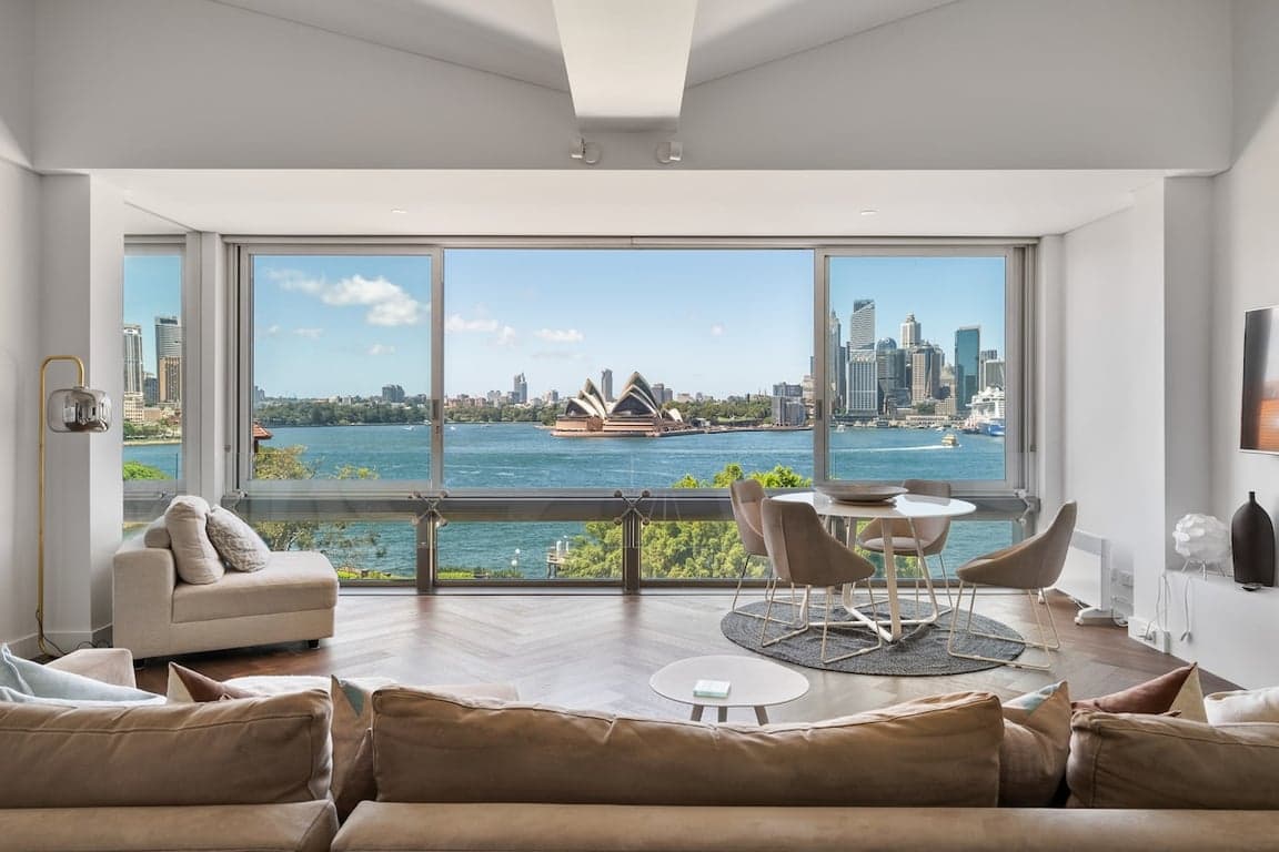 Furnished 1 Bedroom House in Kirribilli