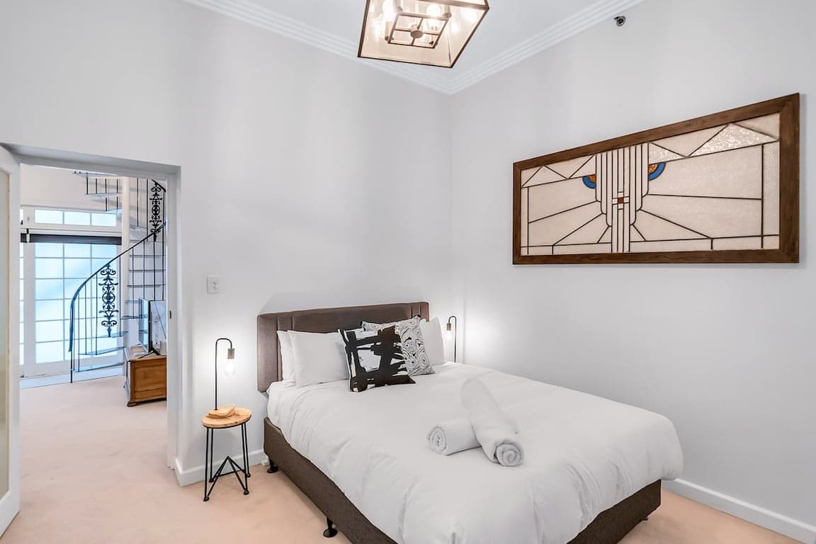 Furnished 2 Bedroom House in Kirribilli