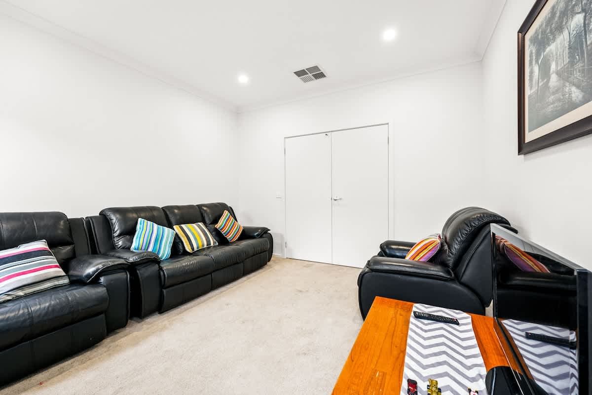 Furnished 4 Bedroom House in Clyde