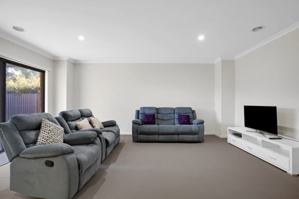 Furnished 4 Bedroom House in Pakenham