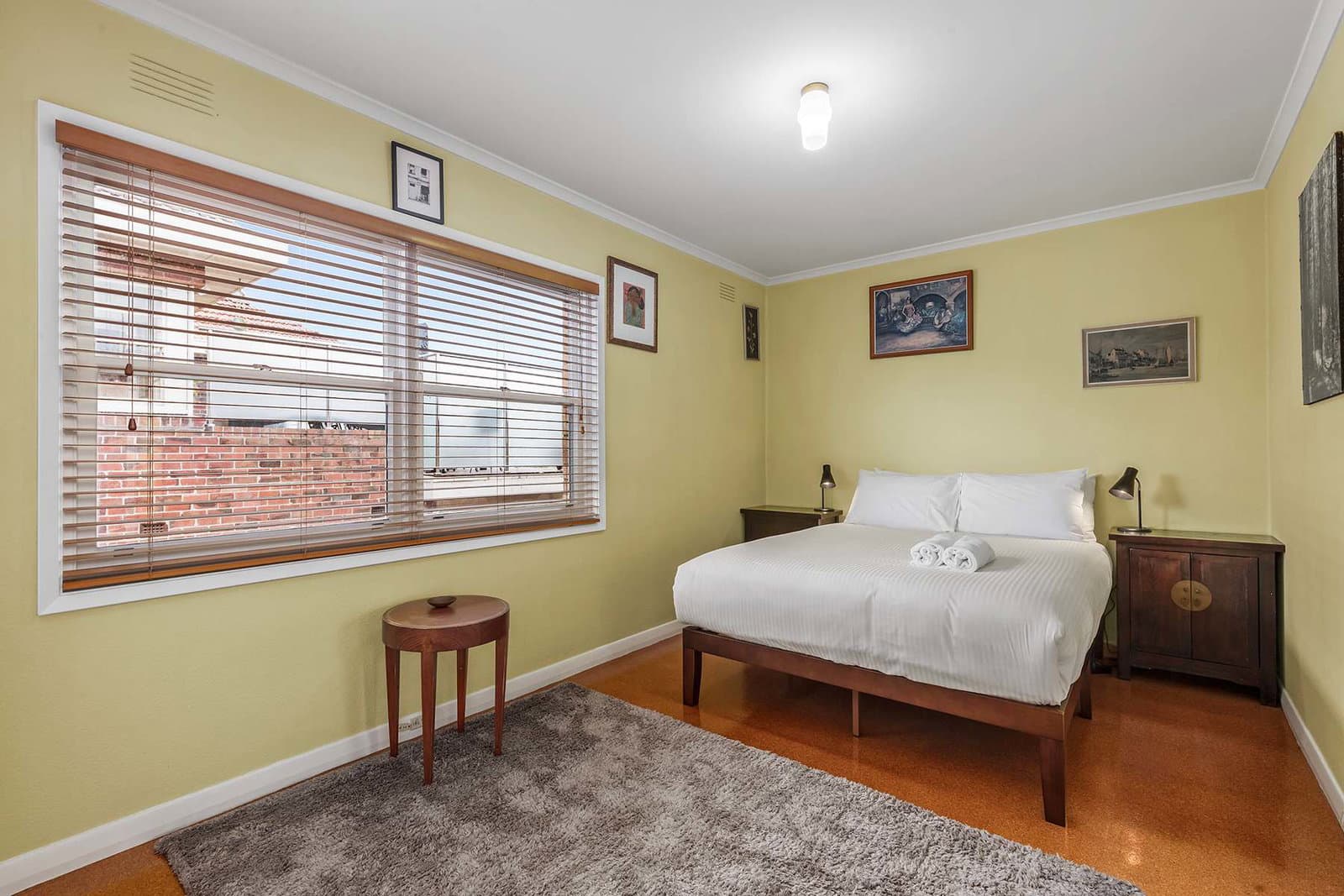 Furnished 1 Bedroom Apartment in Newtown