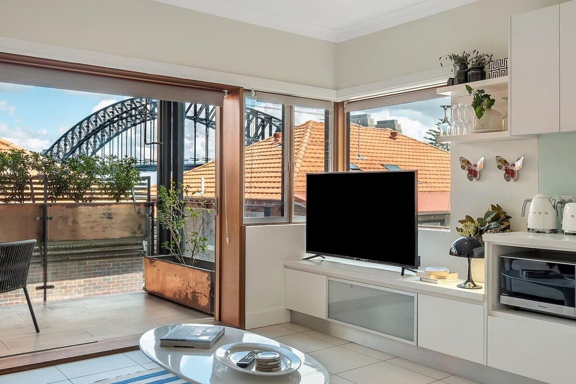 Furnished 2 Bedroom House in Kirribilli