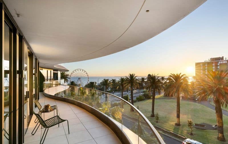 Furnished 3 Bedroom Apartment in St Kilda