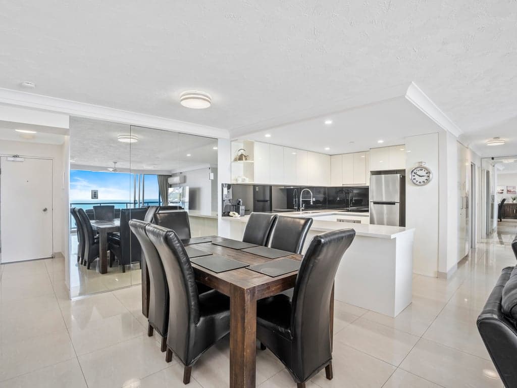 Furnished 2 Bedroom House in Surfers Paradise