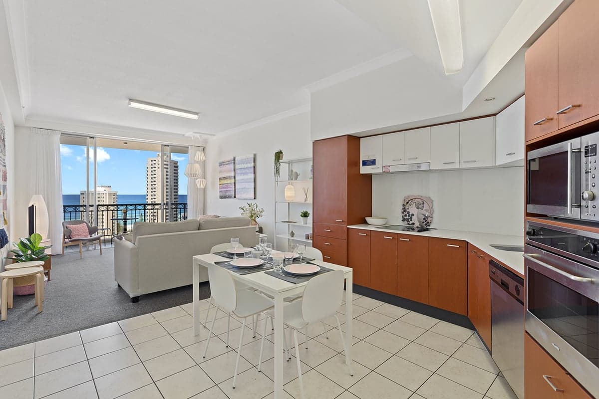 Furnished 2 Bedroom House in Surfers Paradise