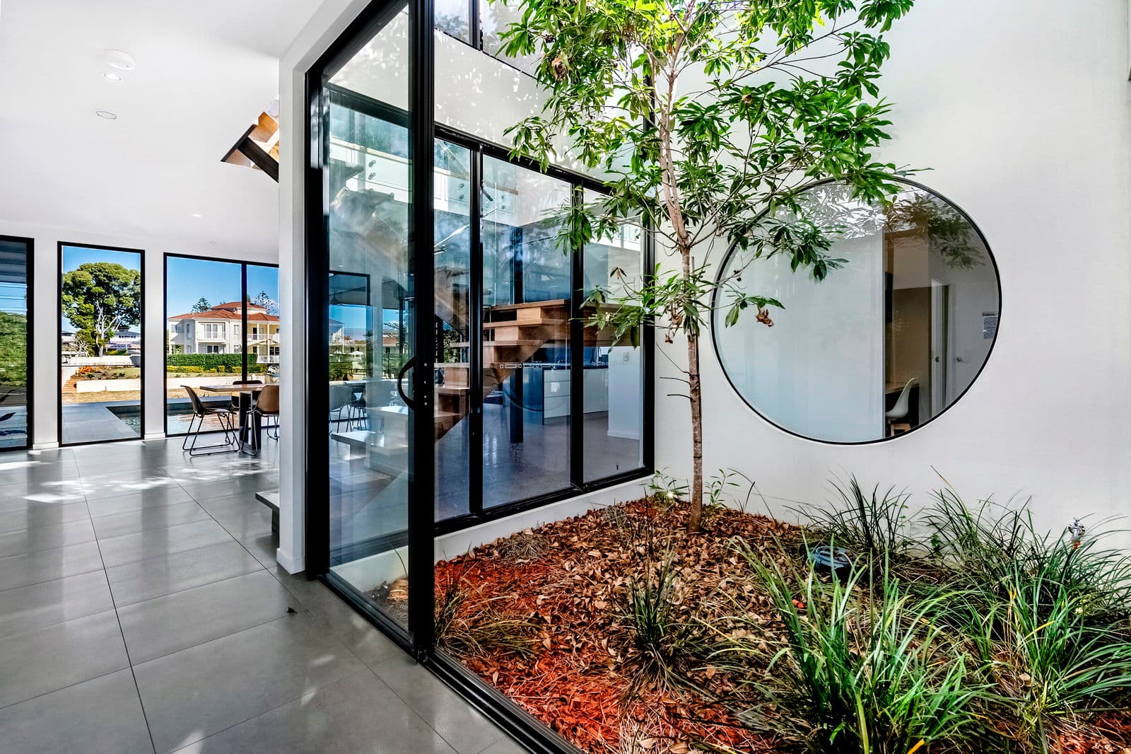 Furnished 5 Bedroom House in Broadbeach Waters