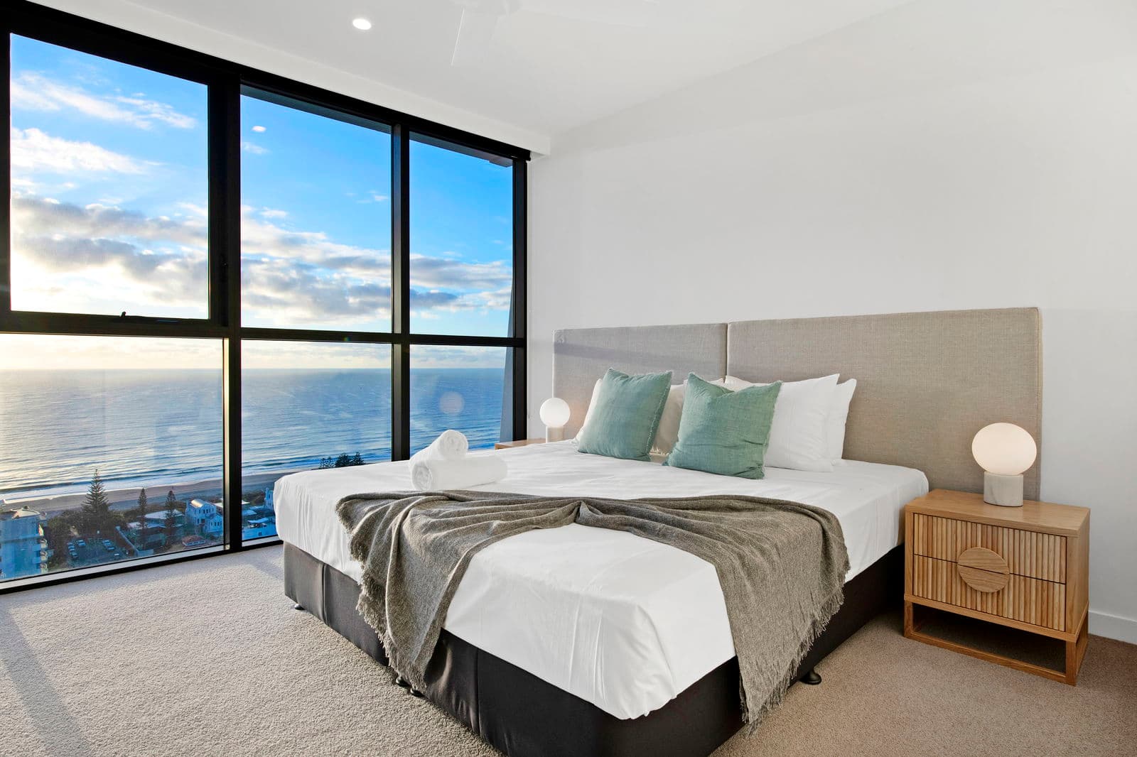 Furnished 3 Bedroom Apartment in Mermaid Beach