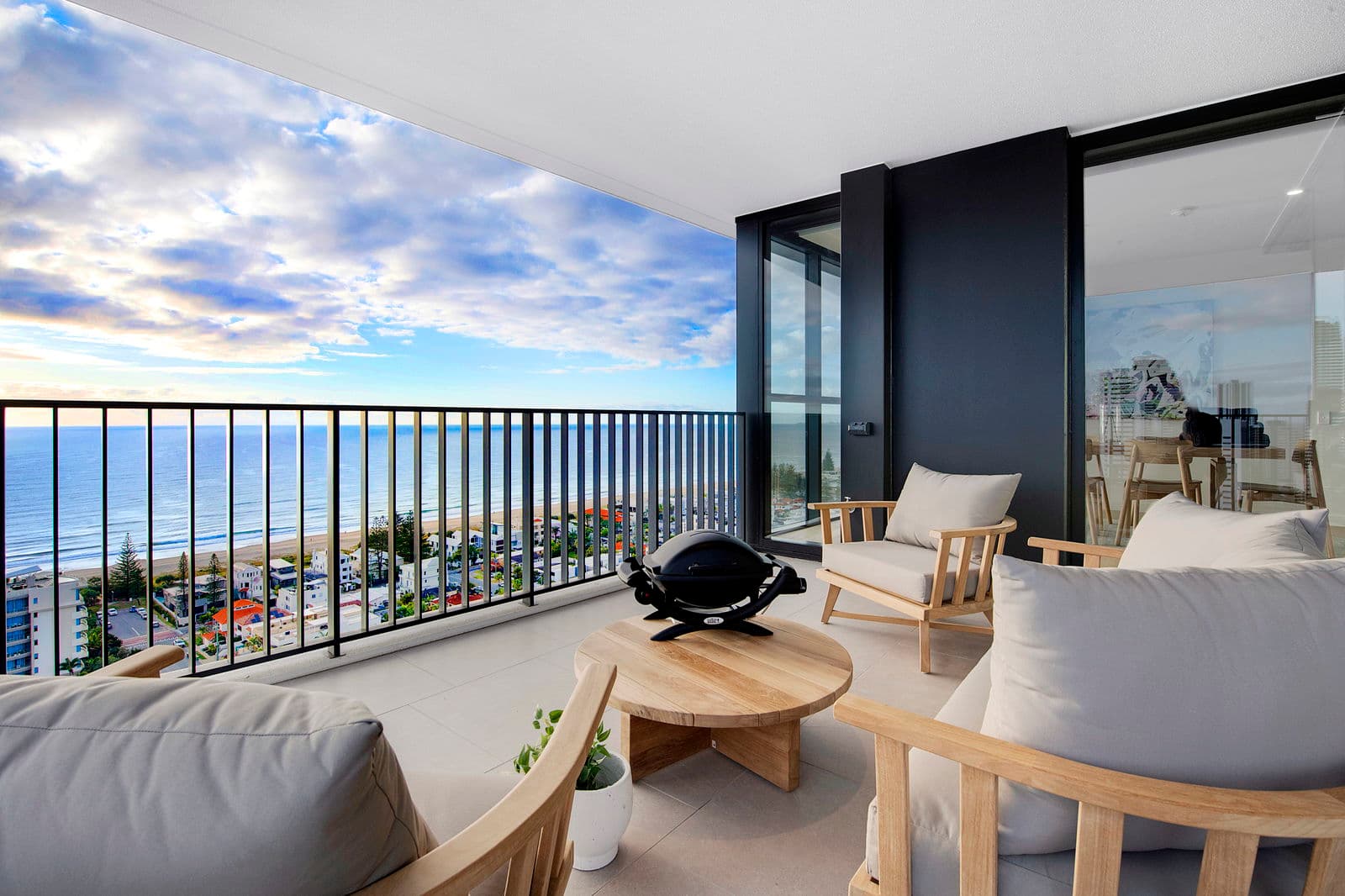 Furnished 3 Bedroom Apartment in Mermaid Beach
