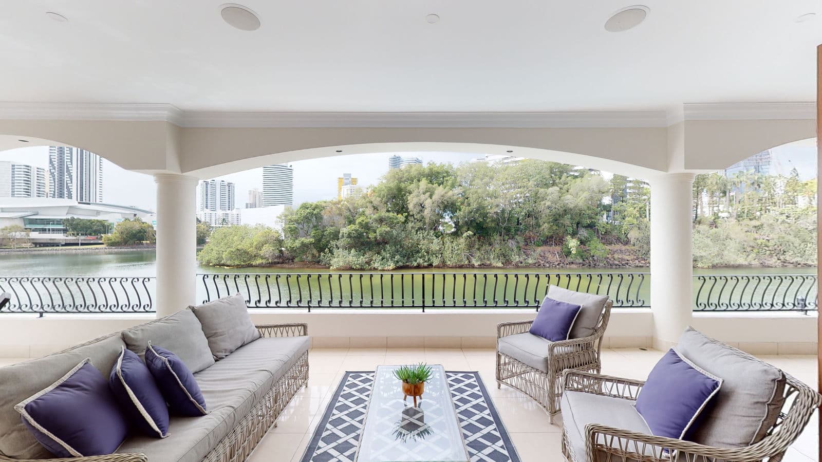 Furnished 6 Bedroom House in Broadbeach Waters