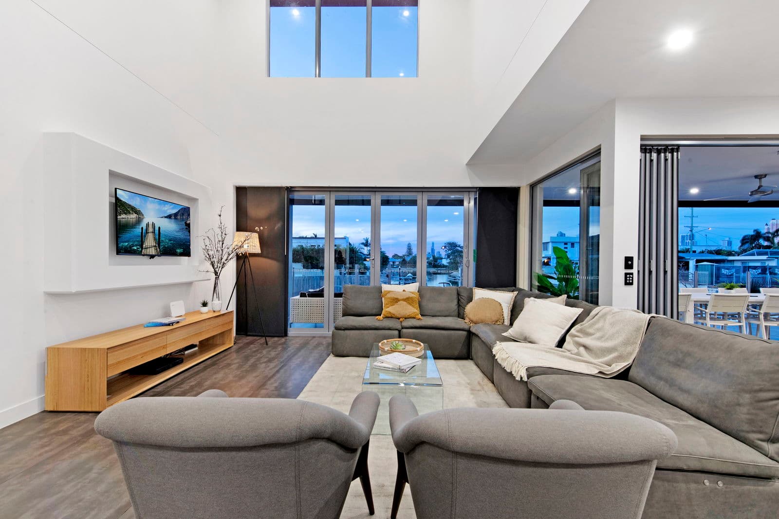 Furnished 5 Bedroom House in Broadbeach Waters