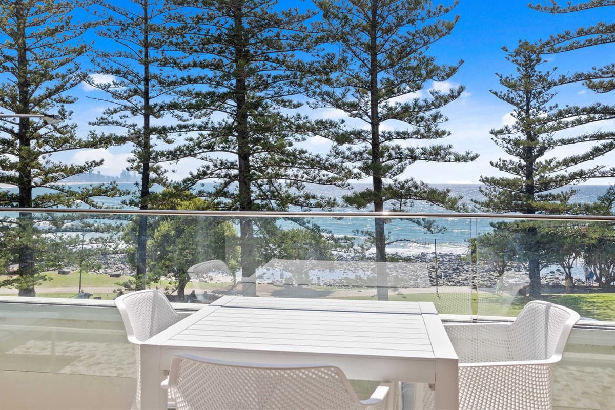 Furnished 2 Bedroom House in Burleigh Heads