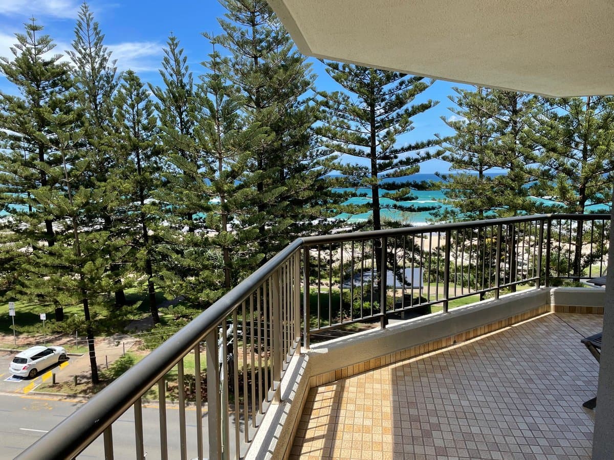 Furnished 2 Bedroom House in Burleigh Heads